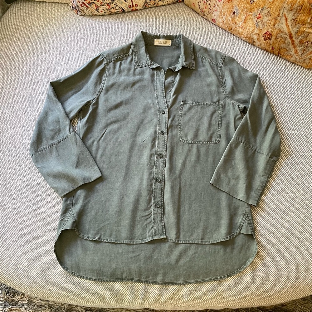 Casual Green Button-Up Shirt